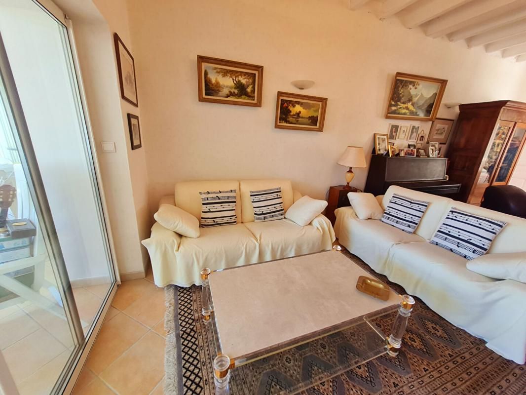 SAINT-SEVERIN AUTHENTIQUE CHARENTAISE RENOVEE   3ch, veranda, 5000m2 de terrain, 2 garages 4