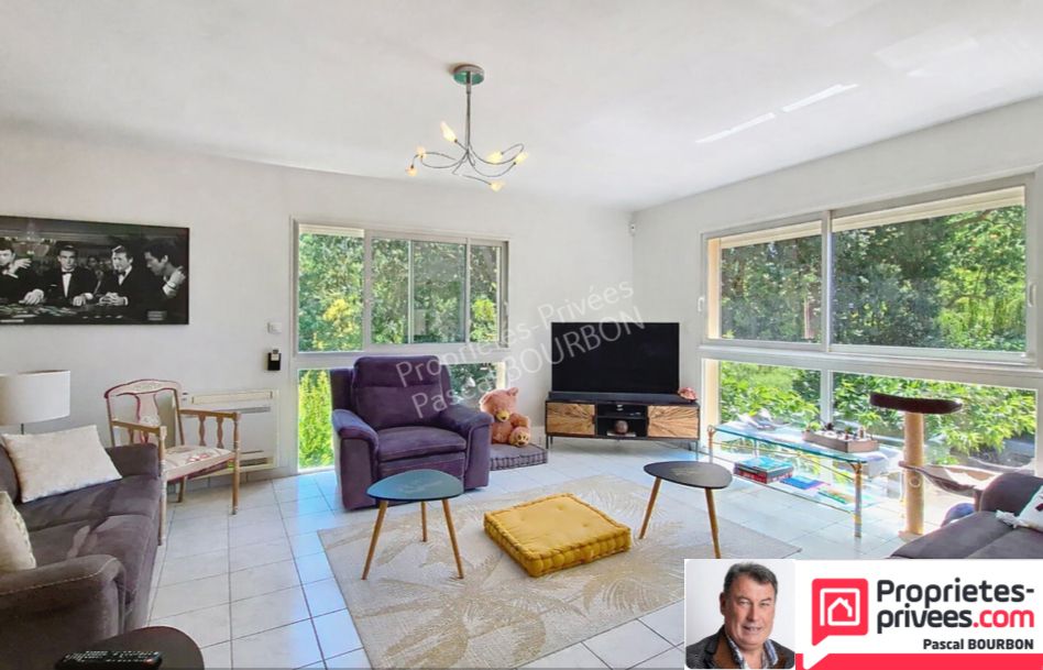 Maison  7 pièces 5 Ch 183 m2  Garages