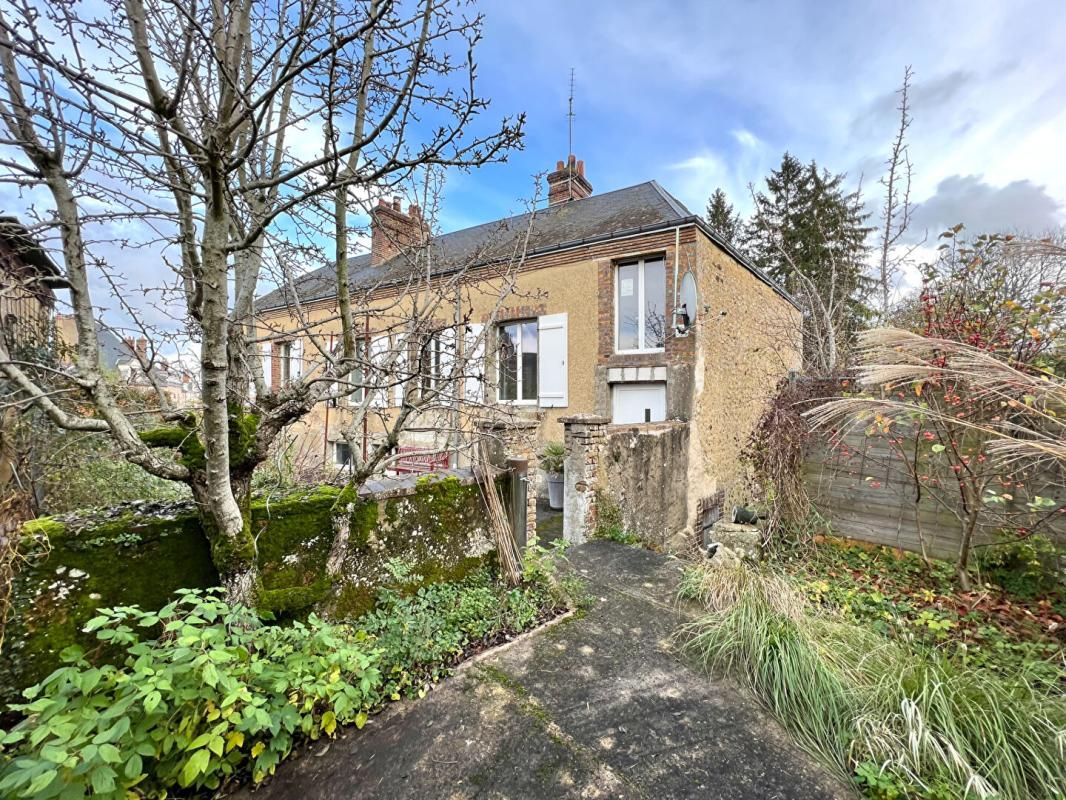 MONDOUBLEAU IMMEUBLE  A RENOVER   MONDOUBLEAU 1