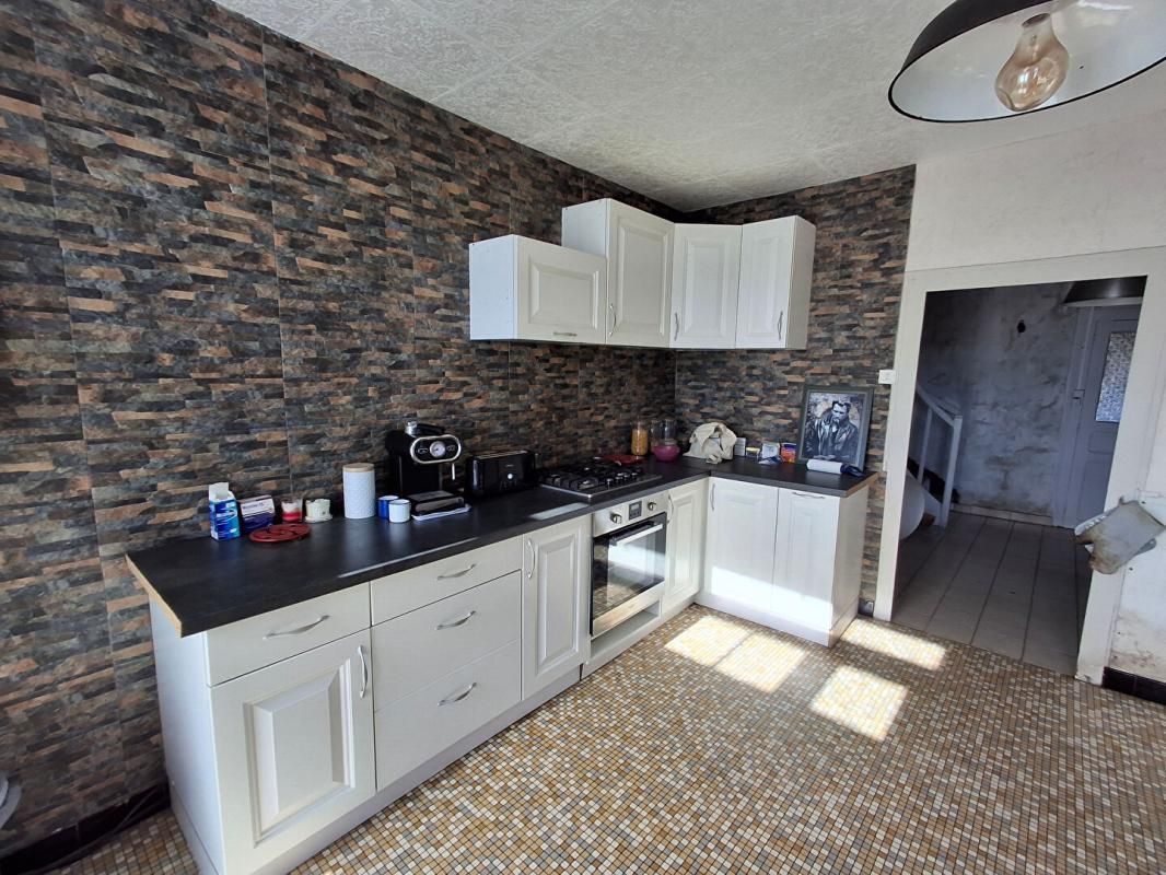 SAINT-CYR-DES-GATS Maison Saint Cyr Des Gats 8 pièce(s) 160 m2 2