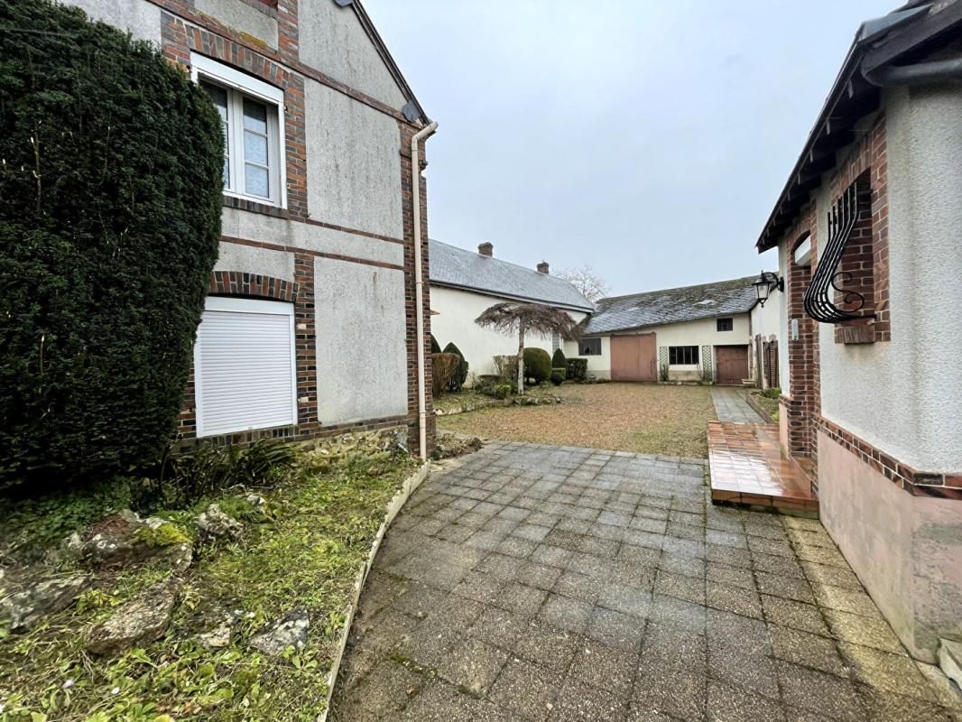 SAINT-PIAT 28130 Maintenon 165 m2 terrain 935 m2 4