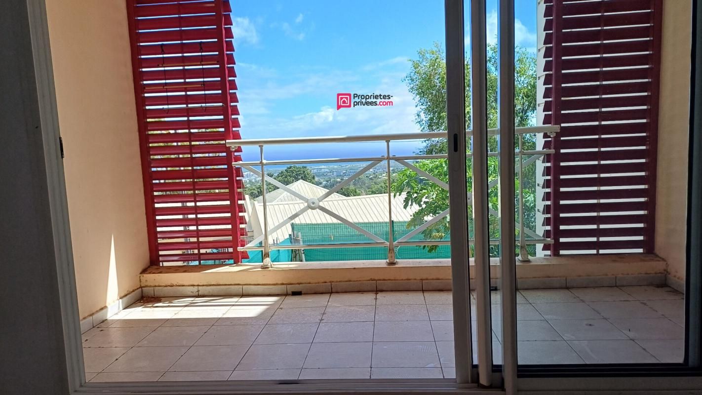 SAINT-LOUIS 97490 Moufia beau T1 d'environ 26 m² plus varangue env 8m² et place de parking sécurisé 1