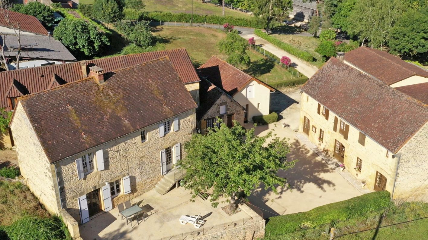 MARQUAY Domaine ferme auberge gîtes 30 pièce(s) 650 m2 1