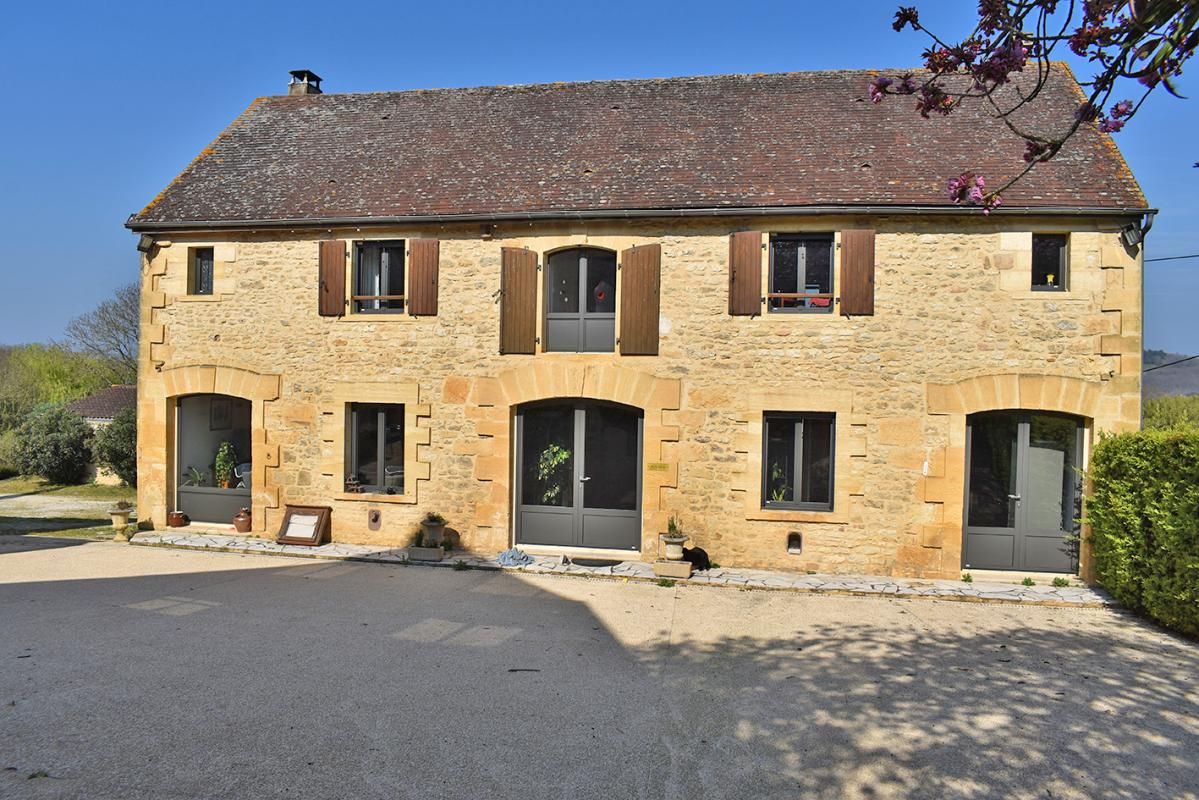 MARQUAY Domaine ferme auberge gîtes 30 pièce(s) 650 m2 2