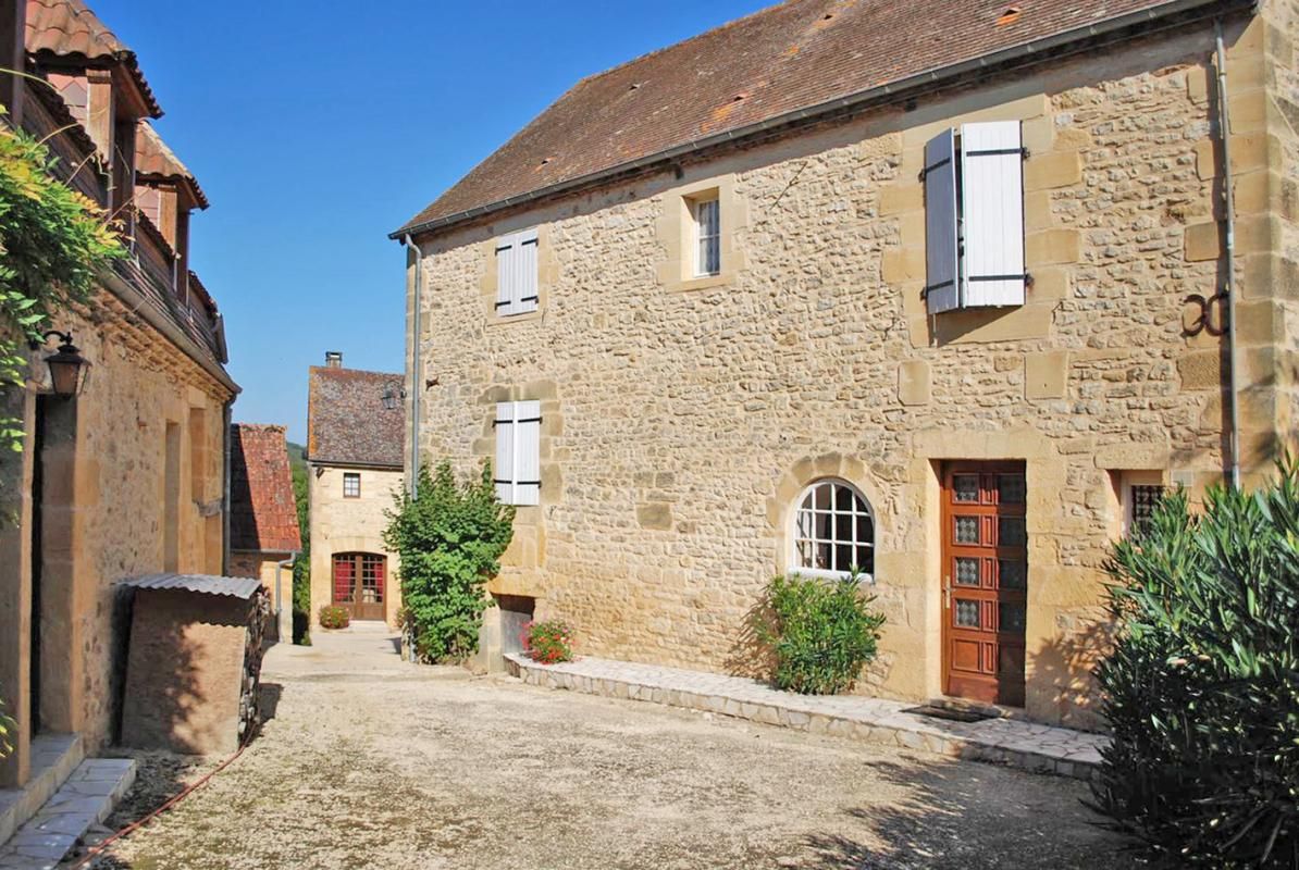 MARQUAY Domaine ferme auberge gîtes 30 pièce(s) 650 m2 3