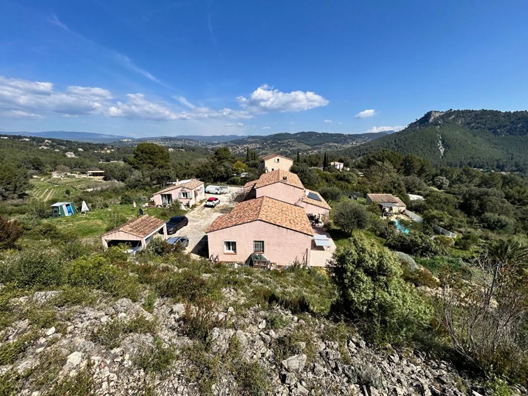 BANDOL VILLA D'EXCEPTION ,VUE PANORAMIQUE ,CALME ABSOLU , 6 CHAMBRES ,PISCINE , 5 000 m² DE TERRAIN 3
