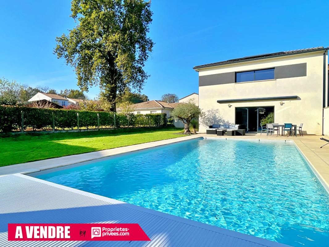 EYSINES Maison Eysines 6 pièce(s) 170 m2 piscine dépendance double garage 1