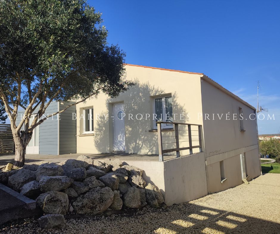 PORT-DES-BARQUES SUPERBE MAISON T5 AVEC PISCINE A PORT DES BARQUES 1