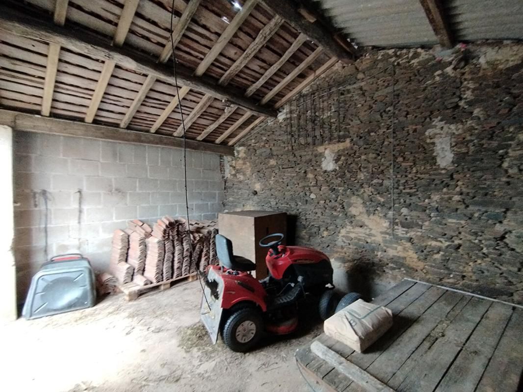 MONTREVAULT Dépendance de 25m² transformable en habitation, le Fuillet (49270) 3