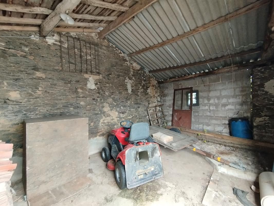 MONTREVAULT Dépendance de 25m² transformable en habitation, le Fuillet (49270) 4