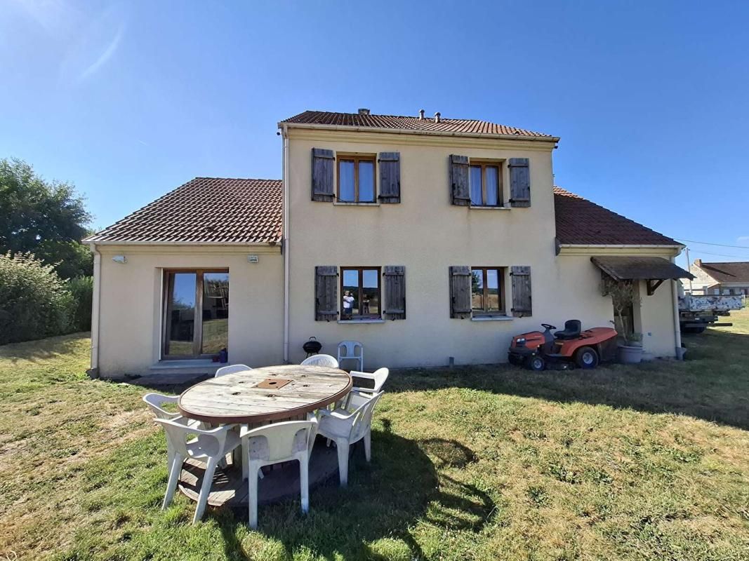 LA PUISAYE Maison/Pavillon proche LA FERTE VIDAME 9 pièce(s) 137.19 m2 avec terrain 1355m² 2