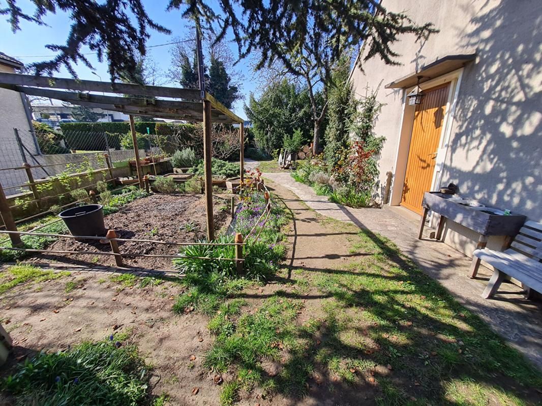 SAINT-OUEN-L'AUMONE Maison  6 pièces 4 chambres environ 148.44 m2 3