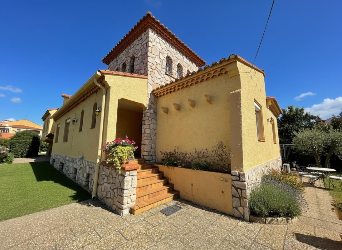 ELNE Maison Elne 10 pièce(s) 400.5 m2 1