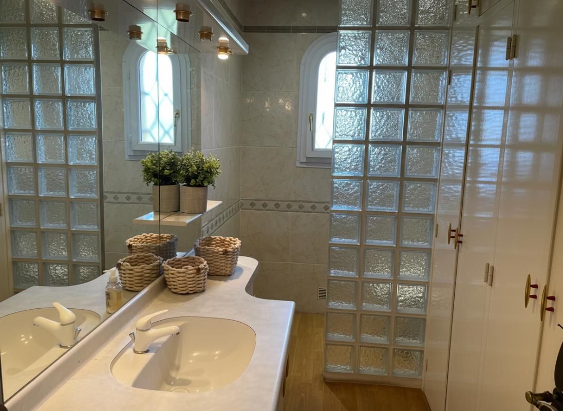 ELNE Maison Elne 10 pièce(s) 400.5 m2 3