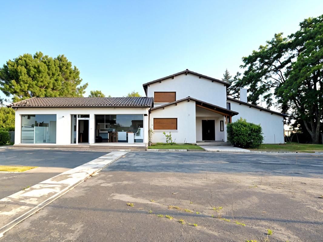 SAINT-JULIEN-L'ARS ST JULIEN L'ARS/SEVRES ANXAUMONT - Maison 4 chambres - 168 m2 - + local commercial - Parcelle 8 916 m2 2