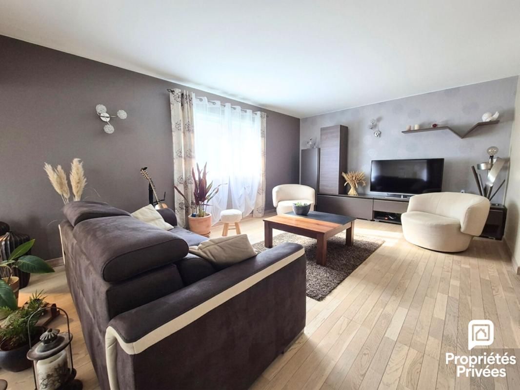 COLLONGES Maison 150m2 - 4 chambres - Sous-sol complet - Piscine 3