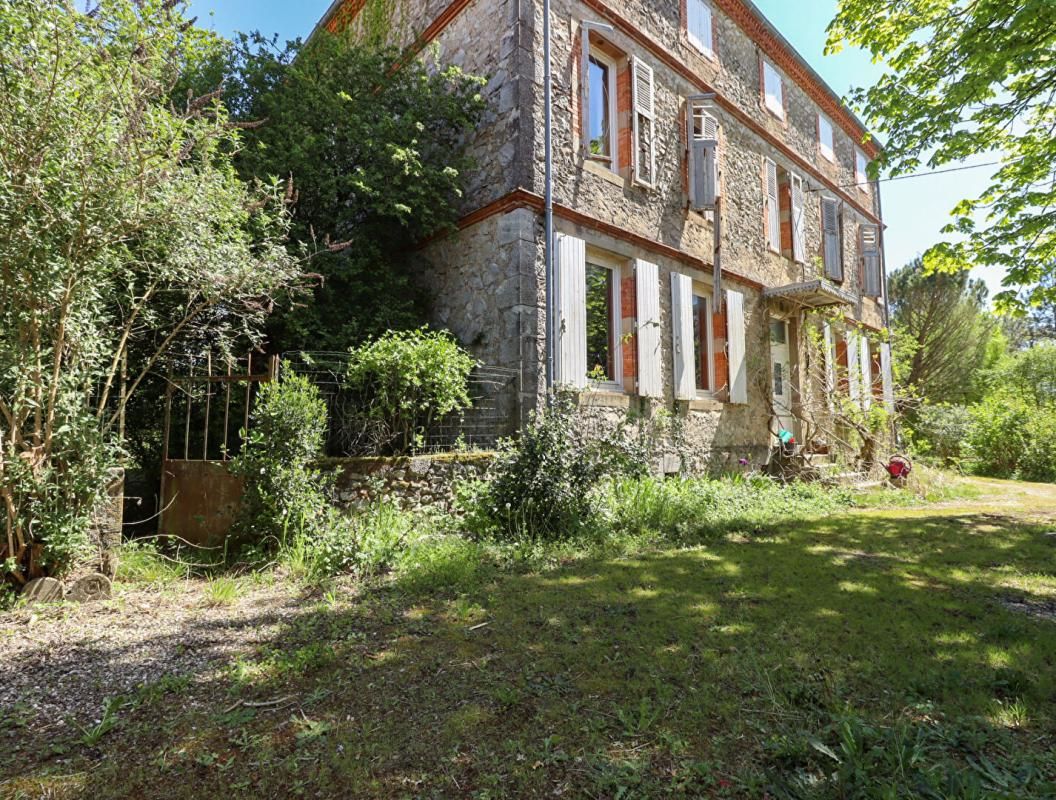 GRAULHET Superbe maison de maître - 284 m² habitables - Parc arboré de 3 800 m² 2