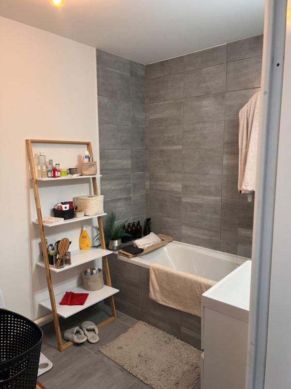 LENS T3 de 67 m² avec balcon, parking et équipements modernes 3