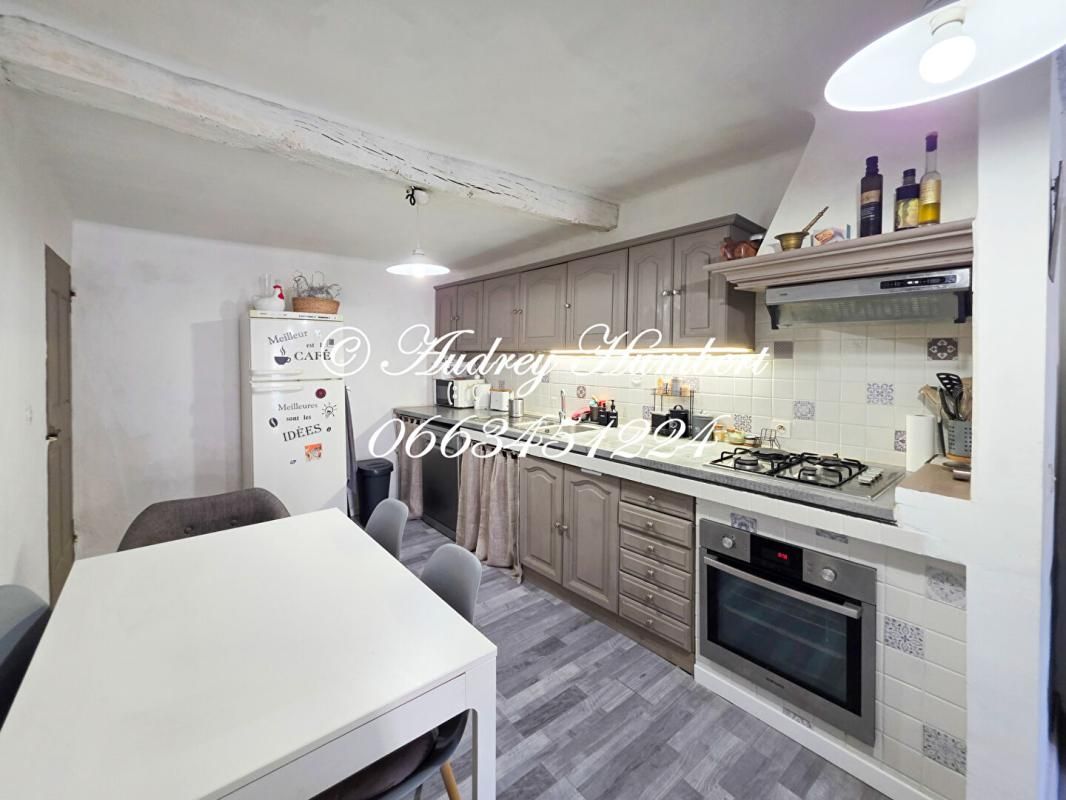 LA TOUR-D'AIGUES LUBERON, La bastide des JOURDANS, Maison de village avec balcon, atelier ? charme et authenticité au coeur du Luberon 4