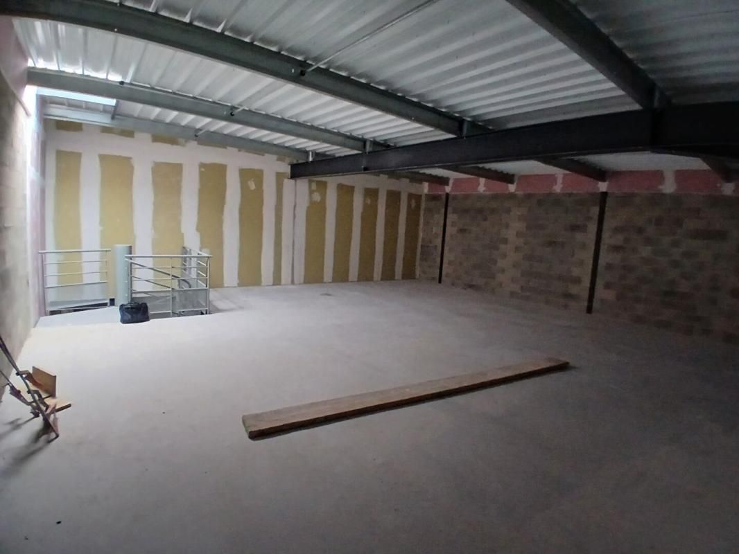 BEZIERS 34500 BEZIERS -  LOCAUX COMMERCIAUX, ZONE DE MERCORAN 4