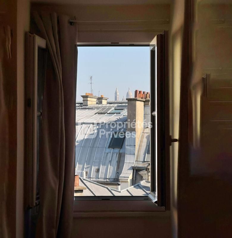 75008 Paris - COUP DE COEUR - Chambre de bonne - 8.13 m2 - 20m3 -  VUE SACRÉ-COEUR