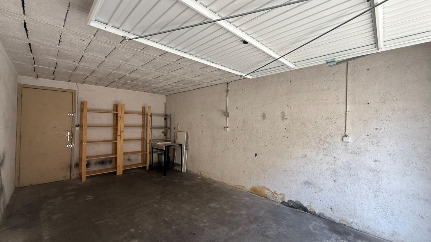 À VENDRE Garage 20 m² avec point d'eau Quartier Saint-Assiscle, Perpignan