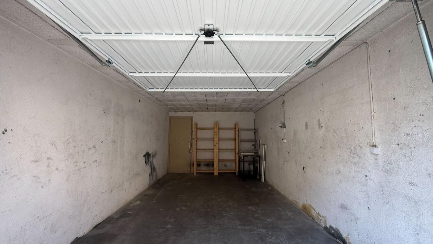PERPIGNAN À VENDRE  Garage 20 m² avec point d'eau Quartier Saint-Assiscle, Perpignan 3
