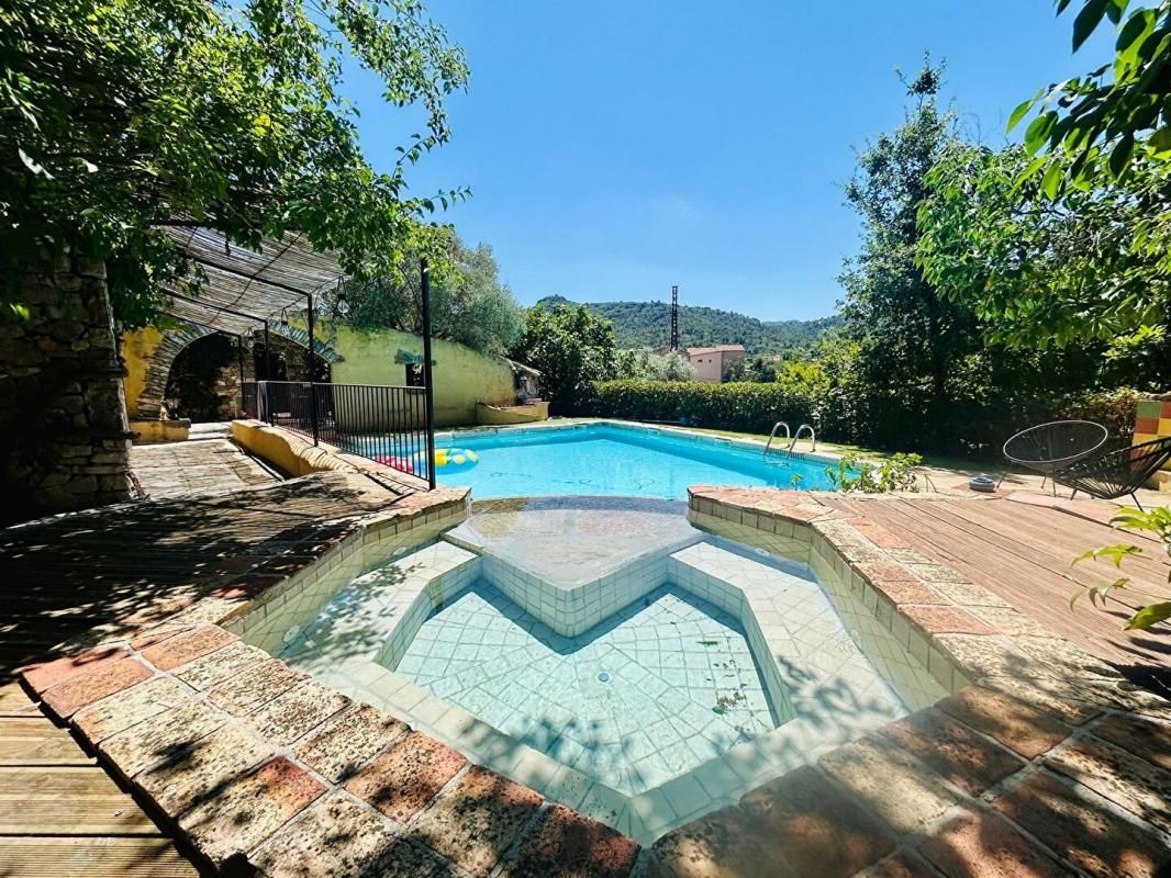 ROUGIERS ROUGIERS VILLA T5 sur 1857 m² de terrain 1