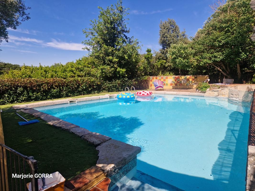 ROUGIERS ROUGIERS VILLA T5 sur 1857 m² de terrain 4