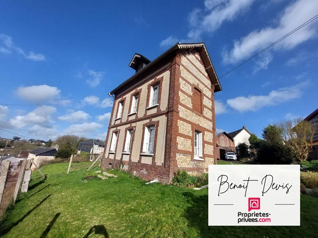 Ancien corp de ferme avec maison et dépendances