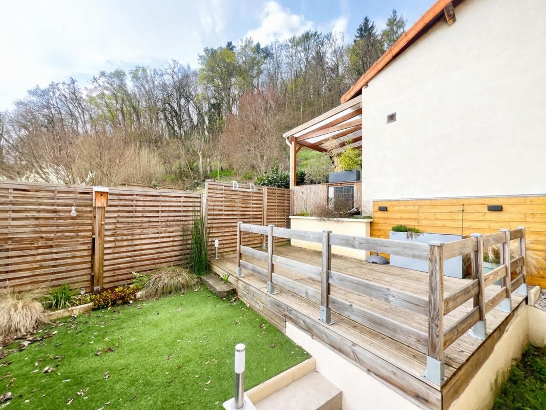 ENVAL Maison avec jardin et grange 1