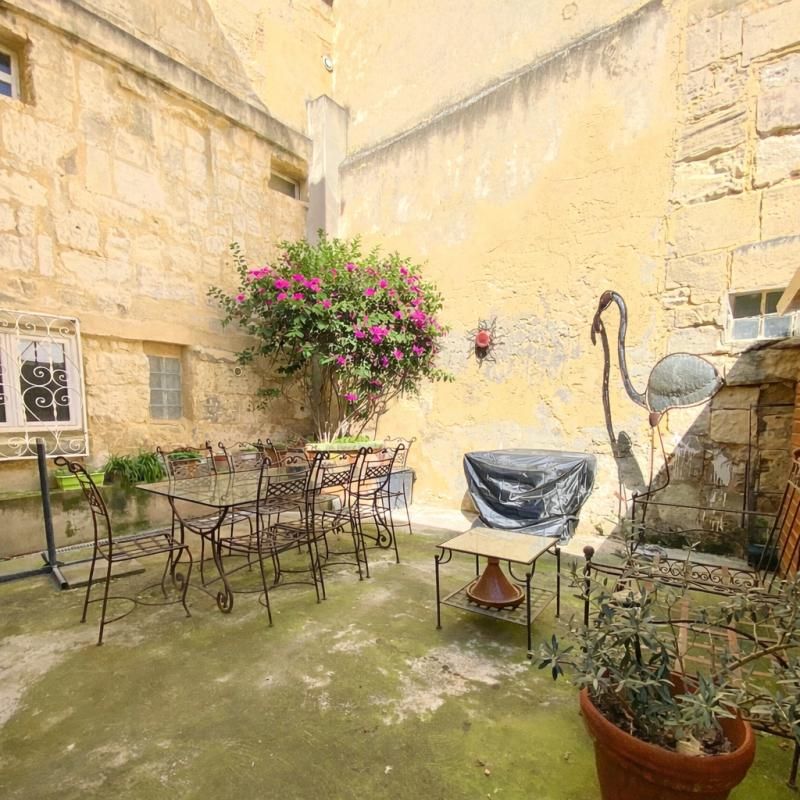 TARASCON Appartement 4 pièces 100 m2 avec cour et Garage 1