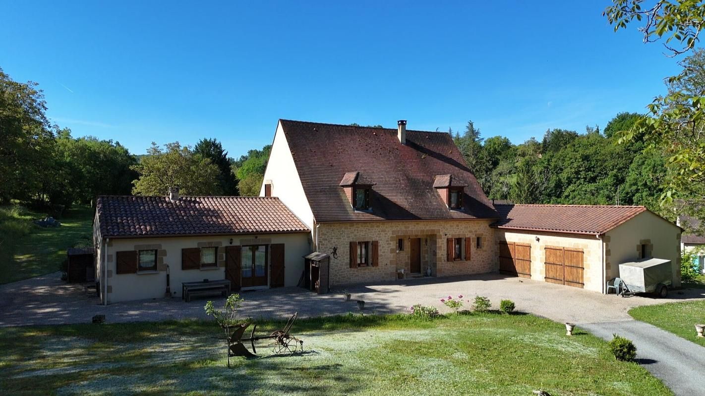 CASTELNAUD-LA-CHAPELLE Ensemble contemporain avec maison principale, gîte indépendant, piscine chauffée et vaste terrain 2