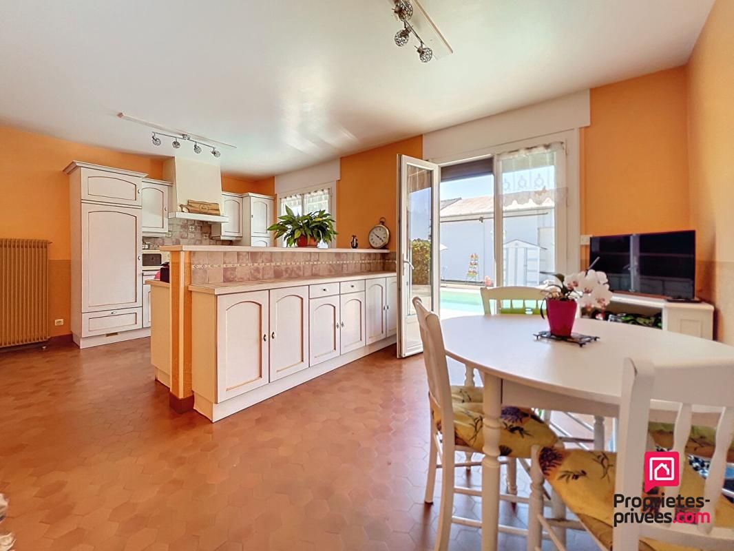 SAINT-AIGNAN Maison de plain-pied avec verger, piscine et grands hangars 4