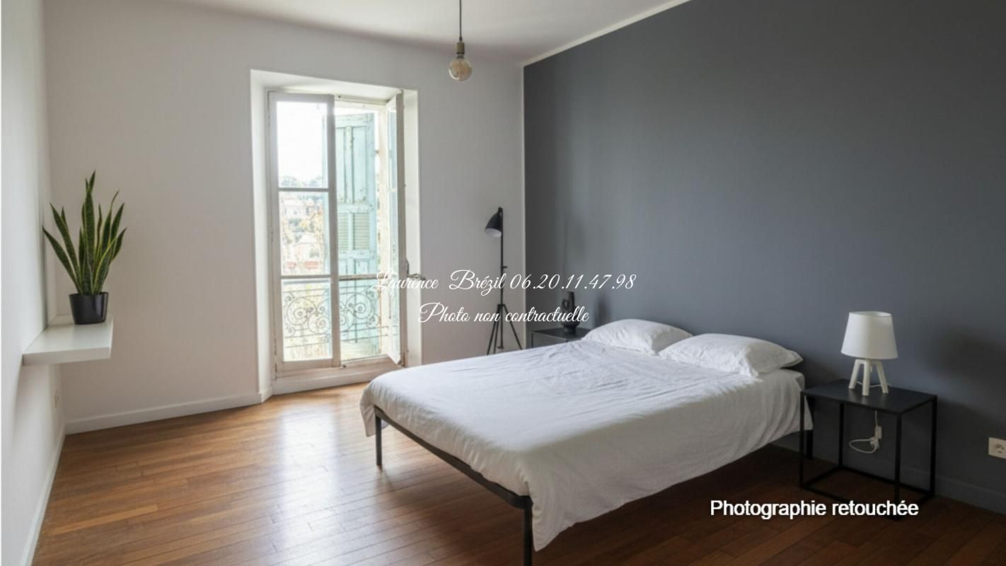 VALENSOLE En exclusivité, Maison de village à Valensole composée de 2 appartements et un garage 4