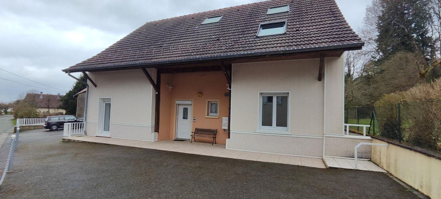 Maison Anjoutey 8 pièceS 212m2 sur une parcelle de 562m²