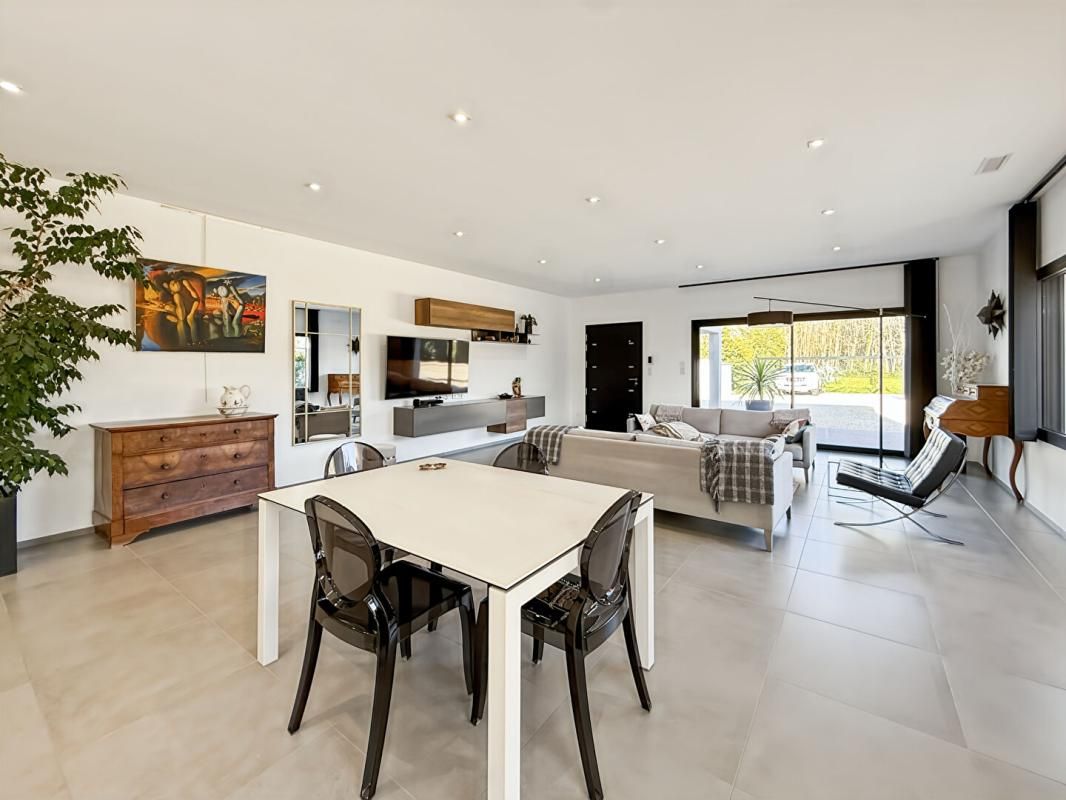 NOVES À VENDRE - MAISON CONTEMPORAINE DE PLAIN -PIED 3