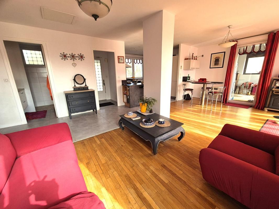 SAINT-DIZIER Belle Maison ou Pavillon sur Sous-sol de 146 m² entièrement Rénovée avec Cour, Atelier, Terrasse, Appentis et Terrain clos et arboré de 376 m² 4