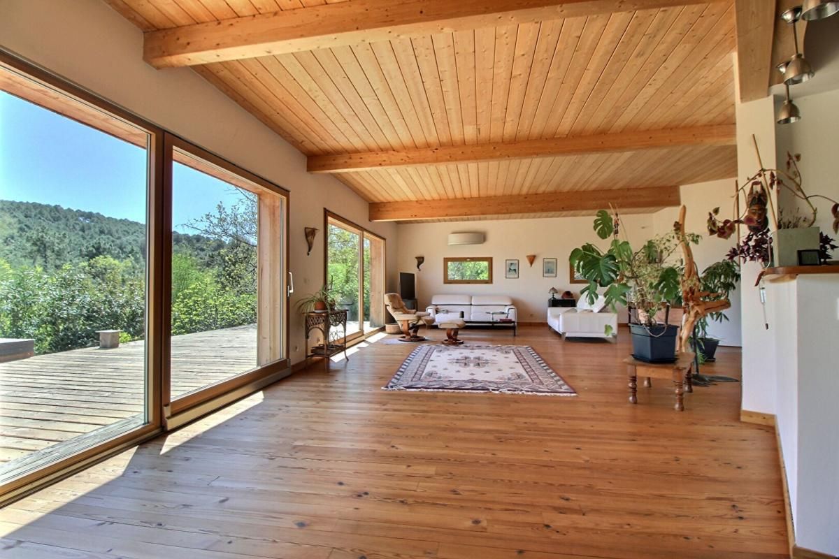 AILHON Propriété d'exception de 6 pièces pour 210 m² sur Ailhon (07200) 3