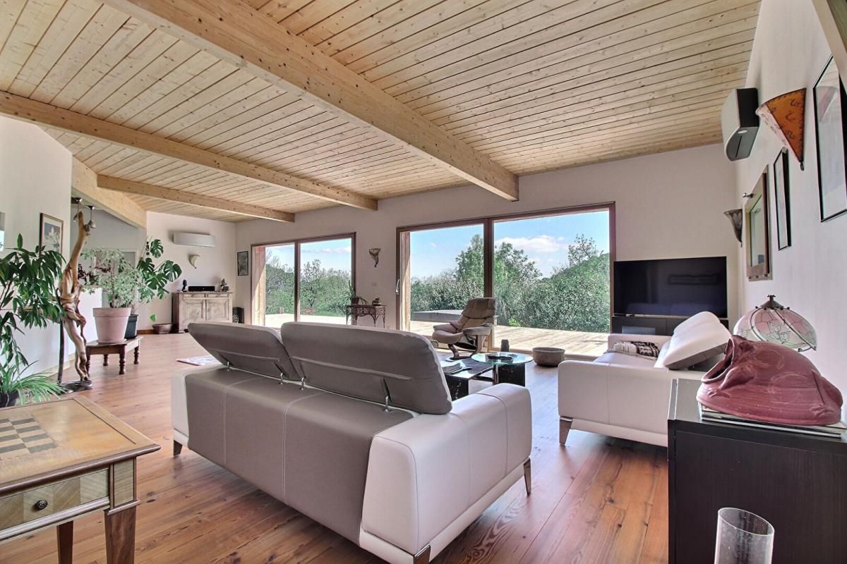 AILHON Propriété d'exception de 6 pièces pour 210 m² sur Ailhon (07200) 4