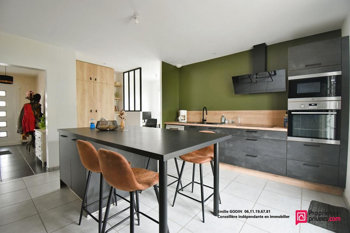 SAINT-PIERRE-DES-ECHAUBROGNES Maison Saint Pierre Des Echaubrogne 6 pièce(s) 110 m2 1