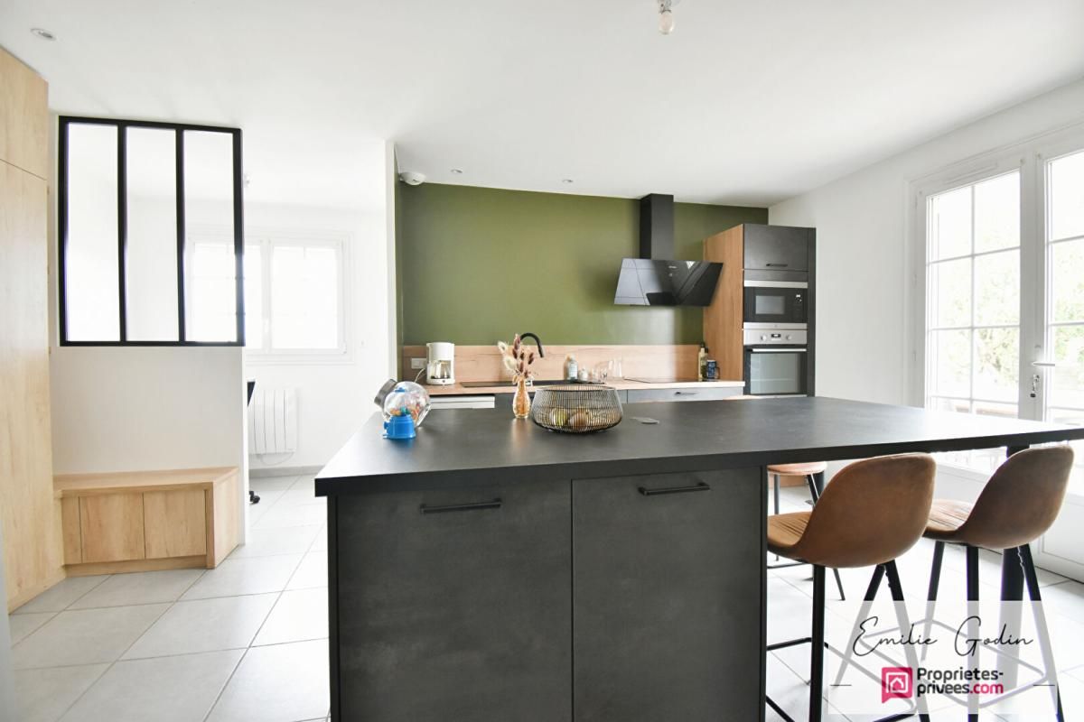 SAINT-PIERRE-DES-ECHAUBROGNES Maison Saint Pierre Des Echaubrogne 6 pièce(s) 110 m2 2