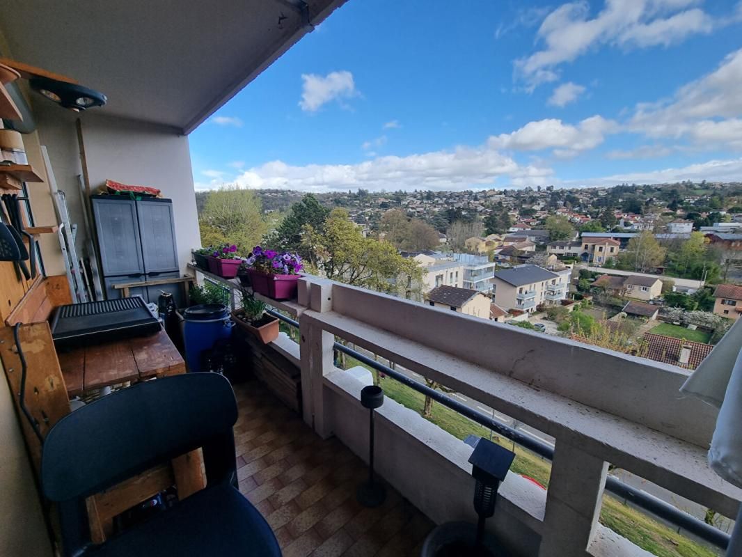 NEUVILLE-SUR-SAONE Appartement Neuville Sur Saone 4 pièces 72 m2 balcon 1