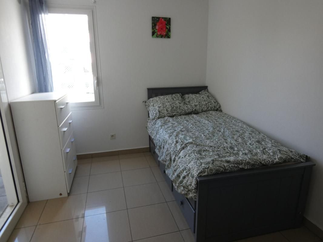 SAINT-DENIS 97490  Ste Clotilde  T1 meublé  de 20.60 m2 plus parking sécurisé 2