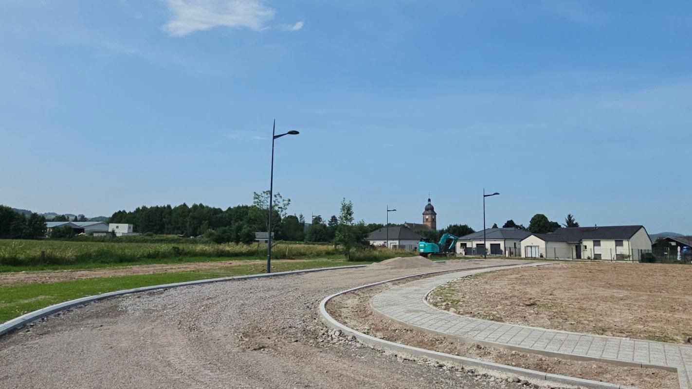 GRANGES-SUR-VOLOGNE À VENDRE - Terrain totalement viabilisé proche de Gérardmer - L'emplacement parfait pour votre future maison familiale ! 1