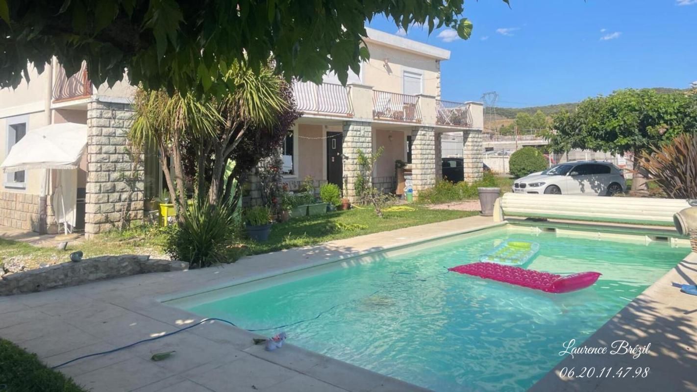 En exclusivité à Oraison, Maison individuelle de 217 m2 sur un terrain clos et arboré de plus de 1500 m²