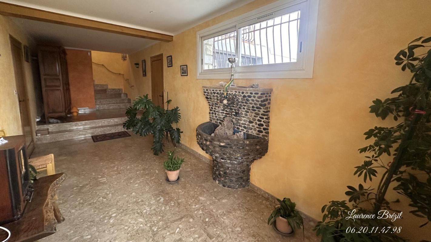 ORAISON En exclusivité à Oraison, Maison individuelle de  217 m2 sur un terrain clos et arboré de  plus de 1500 m² 3