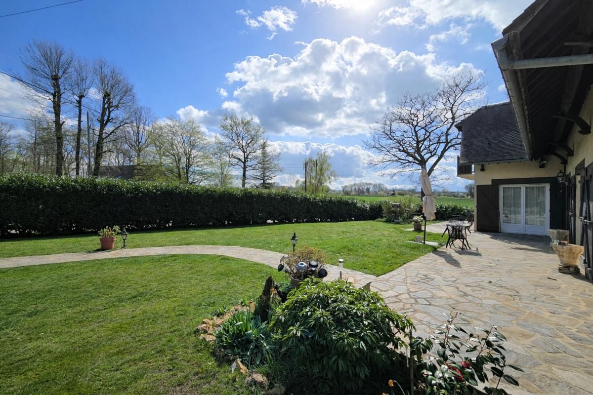 EZY-SUR-EURE Maison L Habit 6 pièce(s) 200 m2 2