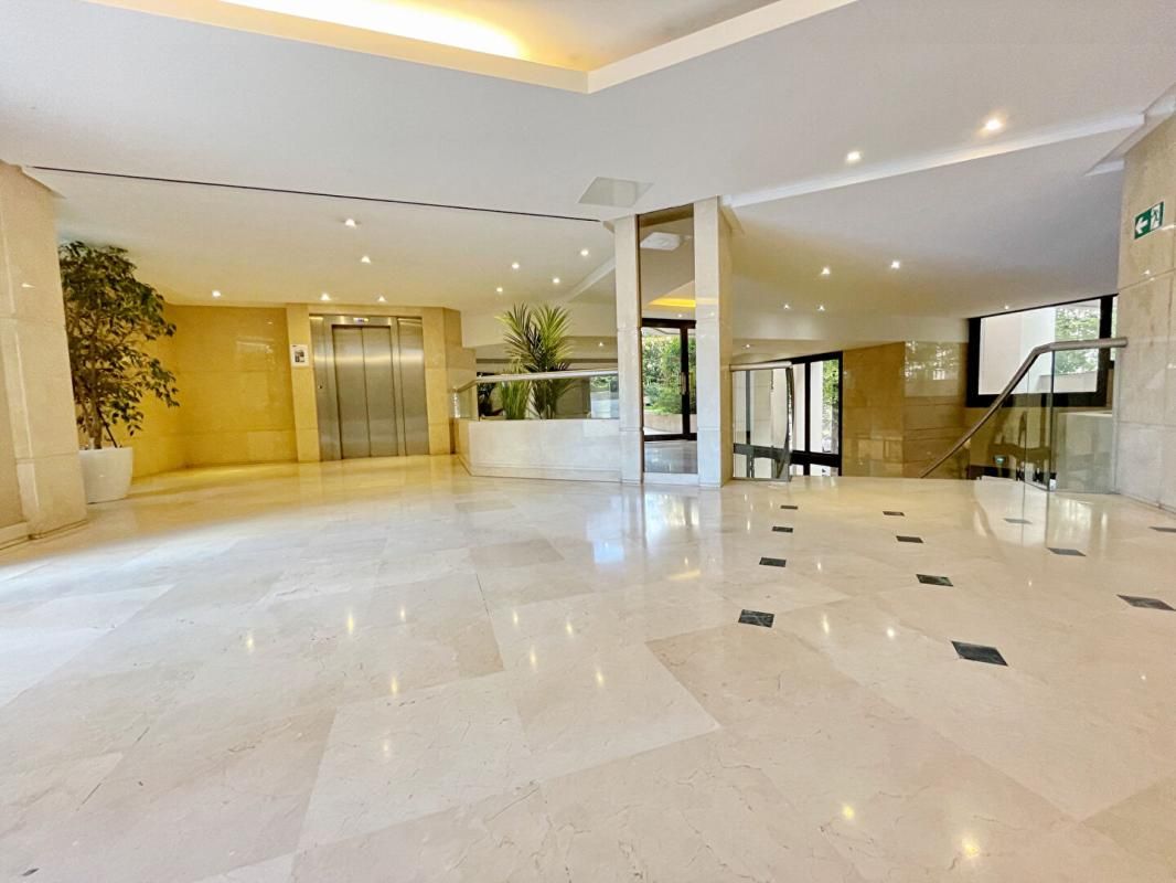 LEVALLOIS-PERRET Parking Avenue André Malraux 3