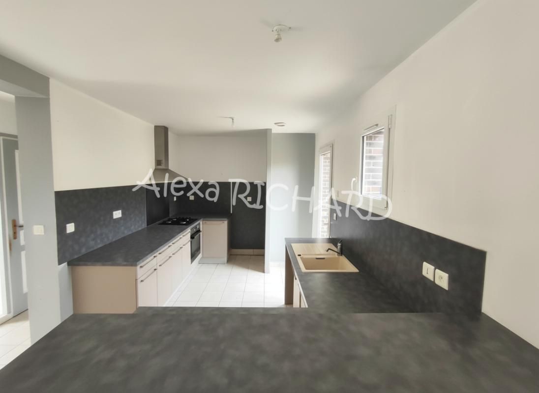 LA FERRIERE-SUR-RISLE Maison 6 pièces 4